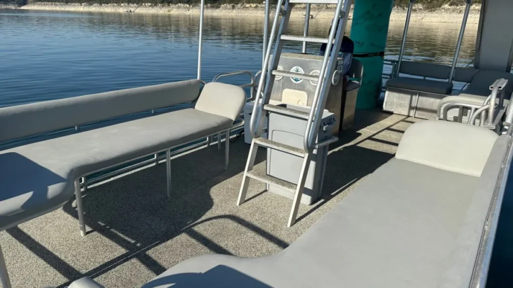 Birthday party pontoon boat rental in Austin