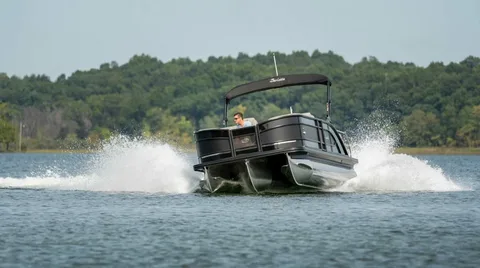 New pontoon boat available for rent in Austin